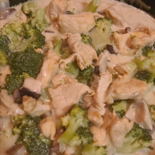 Chicken & Broccoli Alfredo with Fettucine
