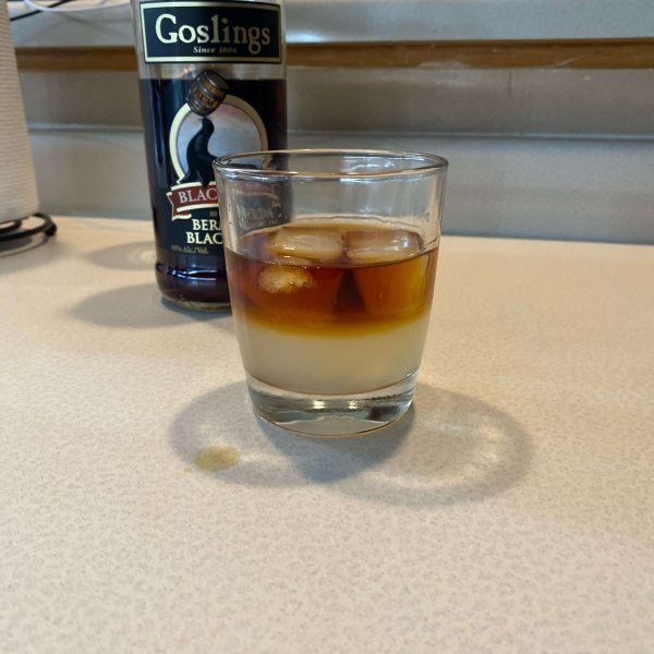 Dark 'n' Stormy Cocktail