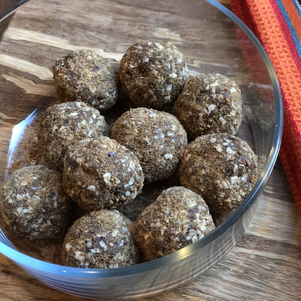 Raw Vegan Gingerbread Balls