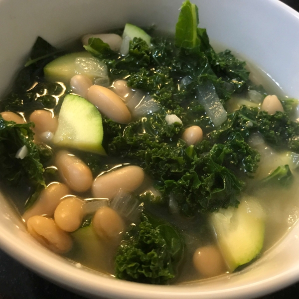 Simple and Delicious Kale Soup