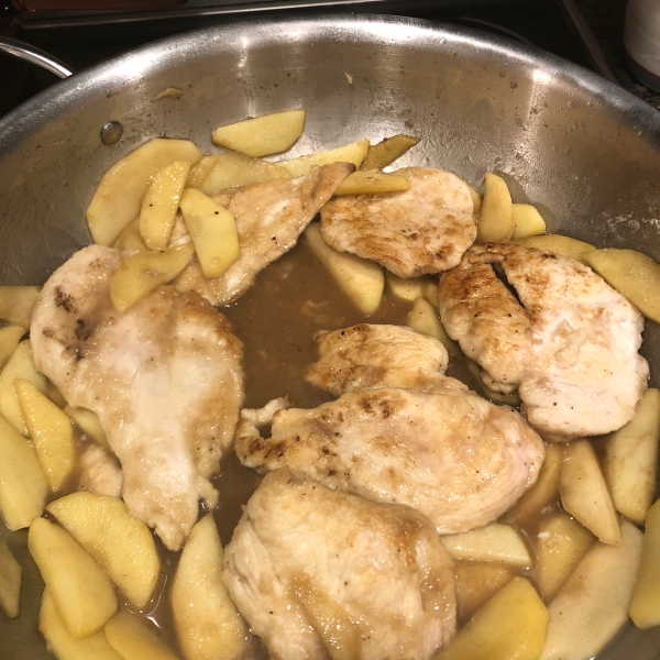 Easy Chicken Cutlets with Apples