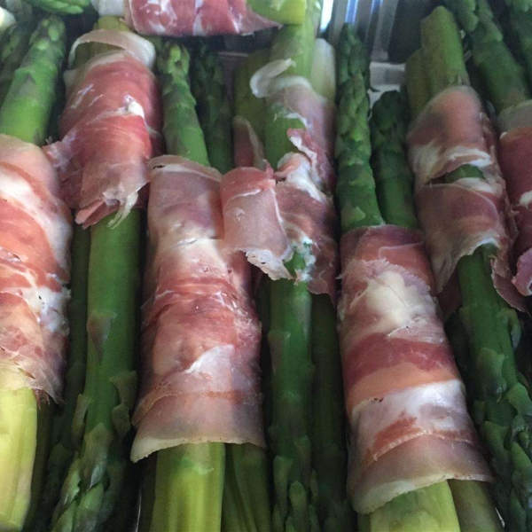 Cold Asparagus with Prosciutto and Lemon