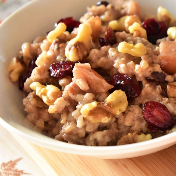 Slow Cooker Overnight Oatmeal with Apples, Cranberries, and Walnuts