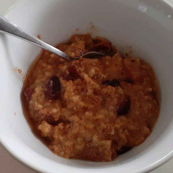 Slow Cooker Overnight Oatmeal with Apples, Cranberries, and Walnuts