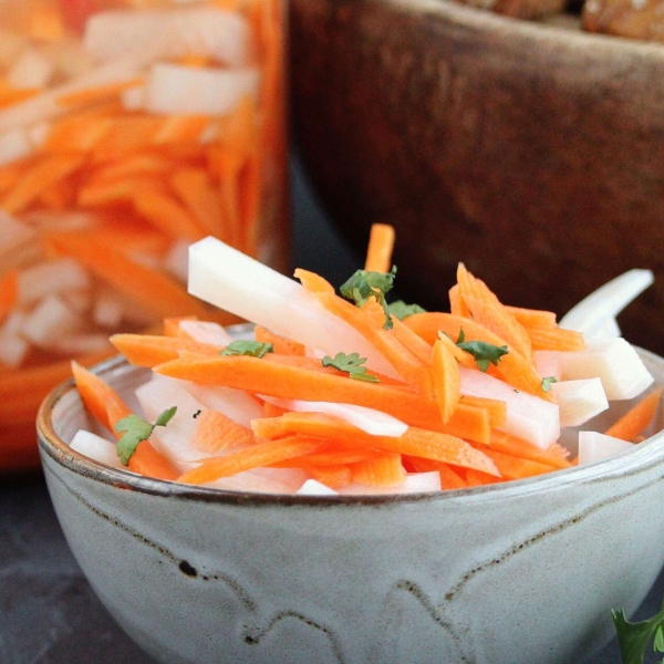 Vietnamese Pickled Daikon Radish and Carrots