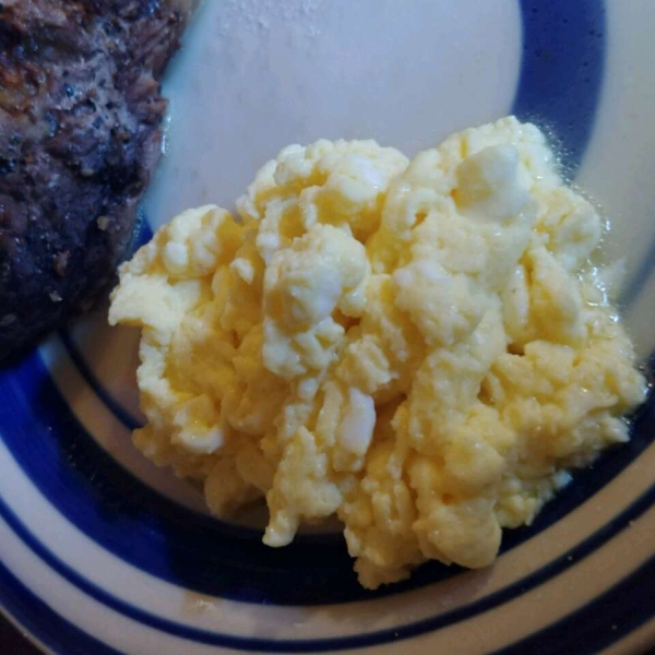 Easy Fluffy Scrambled Eggs