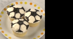 How to Decorate Soccer Cupcakes