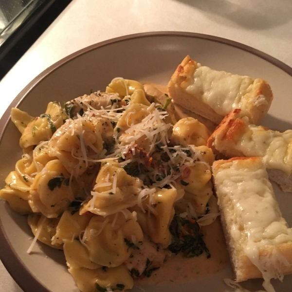 Cheese Tortellini with Creamy Tomato and Spinach Sauce