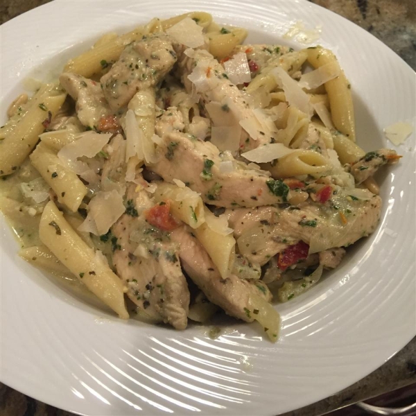 Phenomenal Chicken and Pasta in Creamy Pesto Sauce