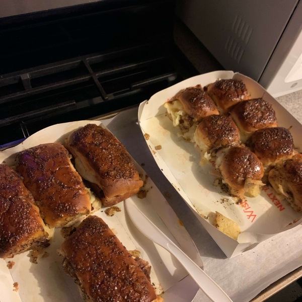 Hawaiian Roll Roast Beef and Cheese Sandwiches