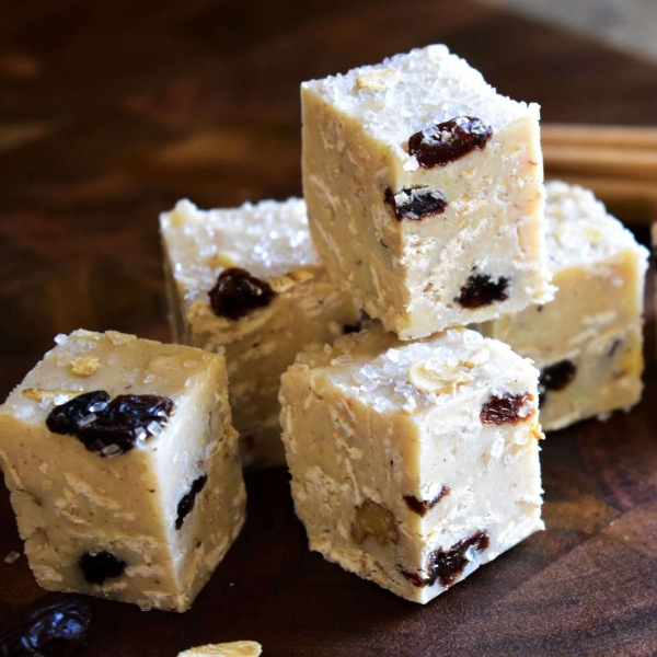 Oatmeal-Raisin Cookie Fudge