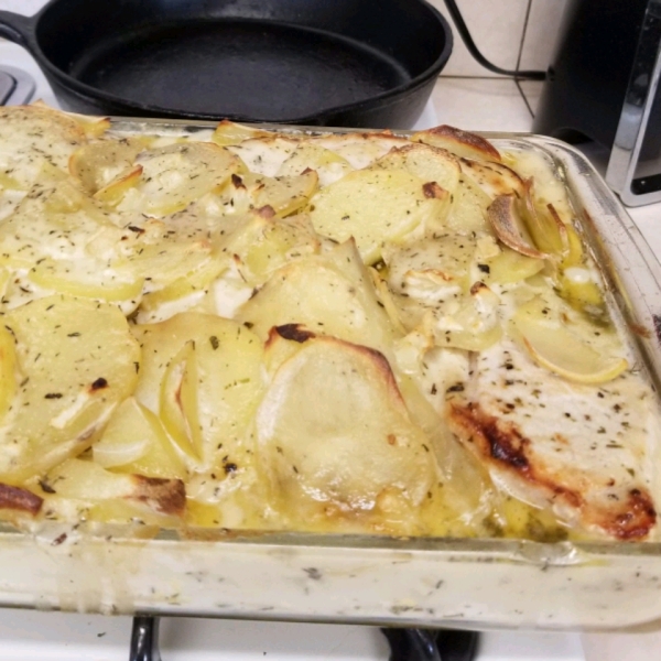 Pork Chops with Creamy Scalloped Potatoes