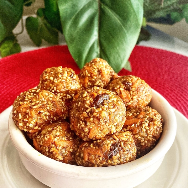 Carrot Cake Freezer Energy Balls