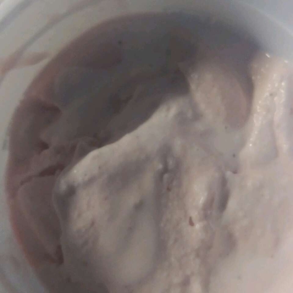 Easy, Eggless Strawberry Ice Cream