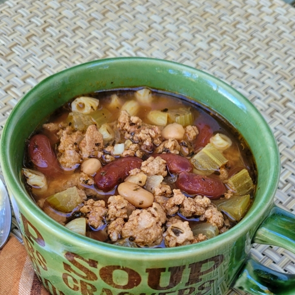 Slow Cooker Pasta e Fagioli Soup