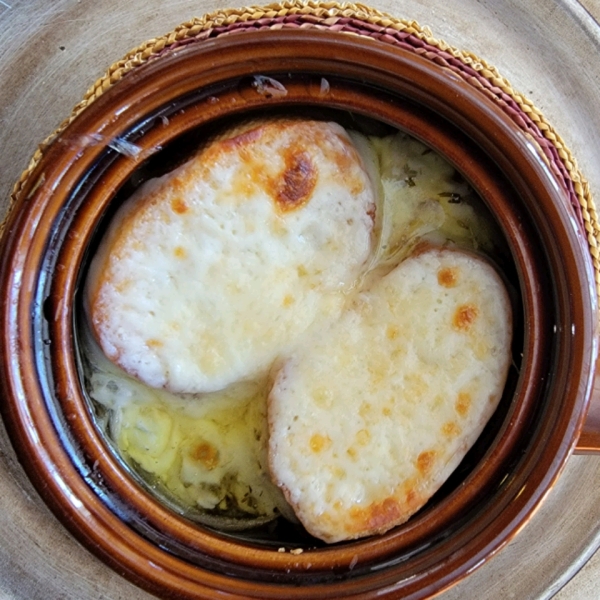 Rich and Simple French Onion Soup