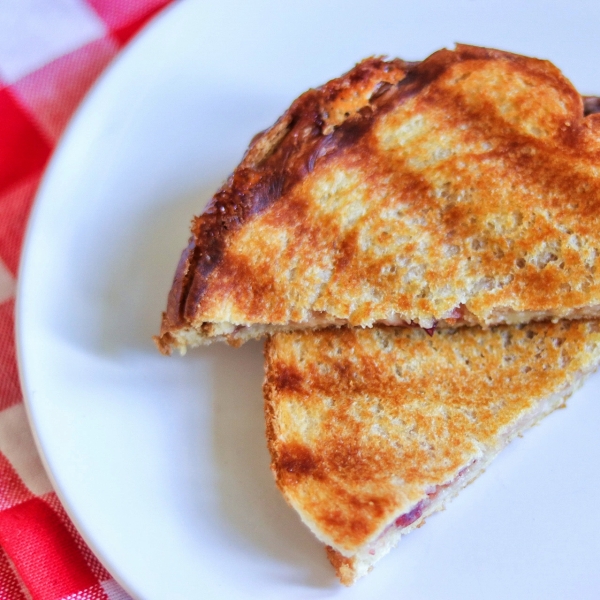 Grilled Camembert Sandwich