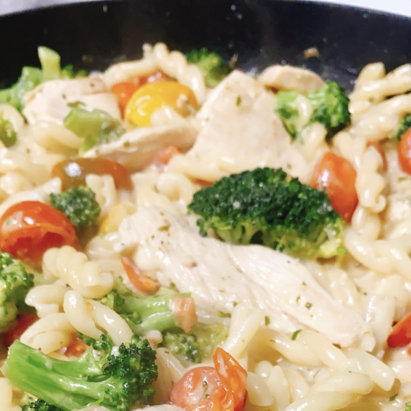 Easy Pesto Chicken Skillet