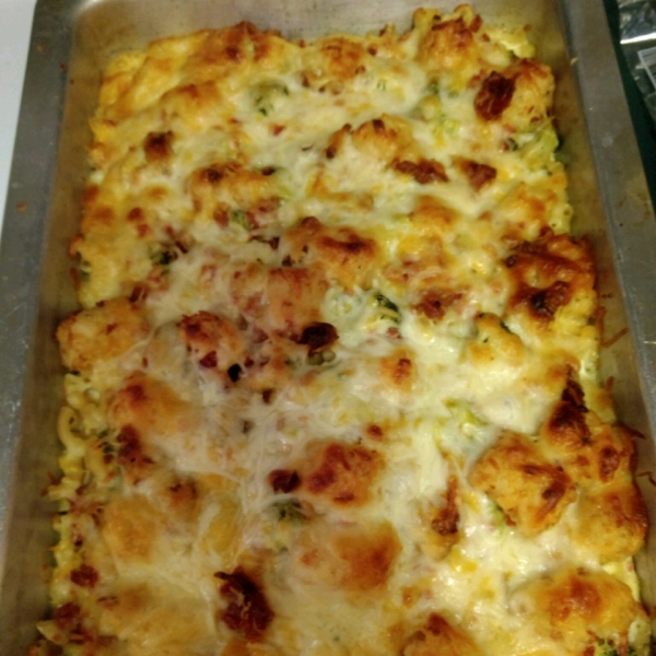 Broccoli Mac and Cheese with Bacon and Potato Nugget Topping