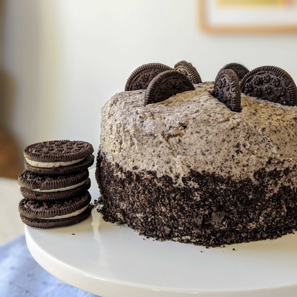 Vegan Vanilla Cake with Cookies-n-Cream Frosting