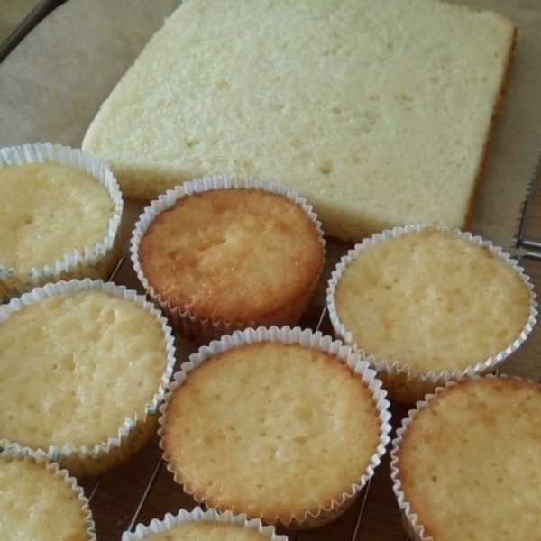 One Bowl Lemon Cupcakes