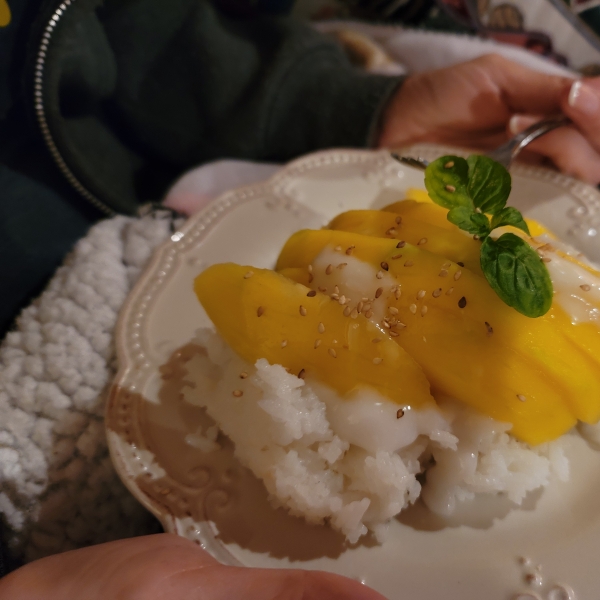 Thai Sweet Sticky Rice With Mango (Khao Neeo Mamuang)