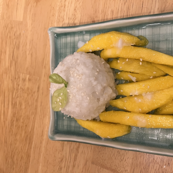 Thai Sweet Sticky Rice With Mango (Khao Neeo Mamuang)