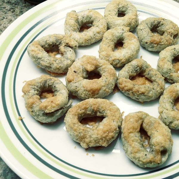 Cacio e Pepe Taralli (Savory Italian Pretzels)