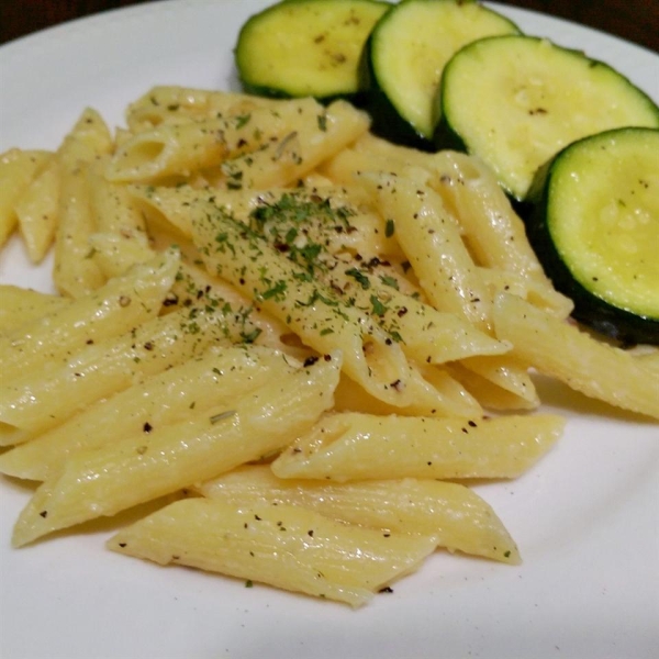 Rosemary Pasta in Roasted Garlic Sauce