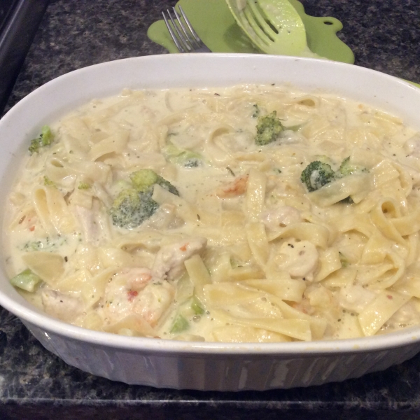 Chicken and Broccoli Fettuccini Skillet Dinner