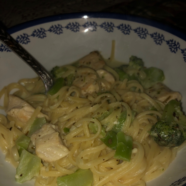 Chicken and Broccoli Fettuccini Skillet Dinner