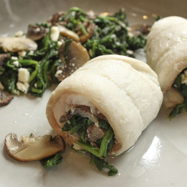Spinach-Stuffed Flounder with Mushrooms and Feta