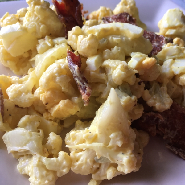 Keto Cauliflower, Eggs, and Bacon Salad