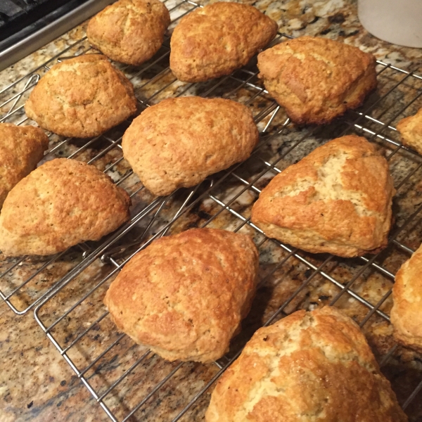 Restaurant-Quality Maple Oatmeal Scones