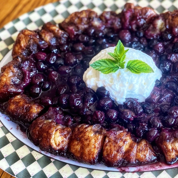 Slow Cooker Blueberry Biscuit Cobbler