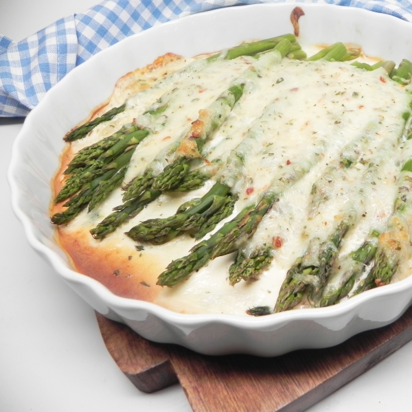 Baked Asparagus with Cheese Sauce