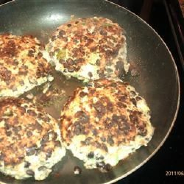 Mozzarella-Stuffed Turkey Burgers