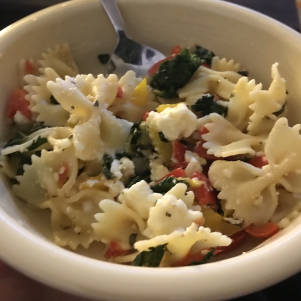 Sweet Pepper Pasta Toss with Kale