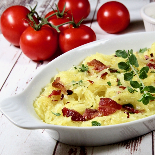 Spicy Garlic-Parmesan Spaghetti Squash with Bacon