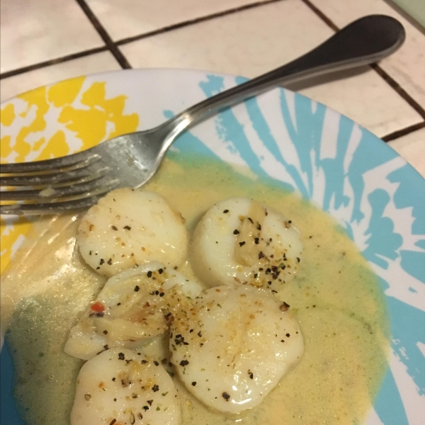 Scallops with Roasted Garlic Cream Sauce