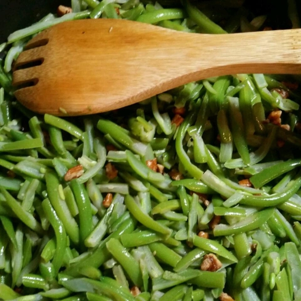 Buttery Pecan Green Beans