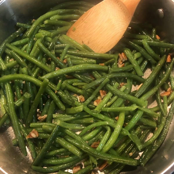 Buttery Pecan Green Beans