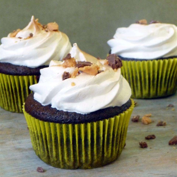 Peanut Butter Cup Chocolate Cupcakes with Toasted Peanut Butter Meringue Frostin