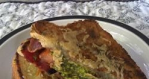 Sandwich with Bacon, Pistachio Pesto, and Tomato