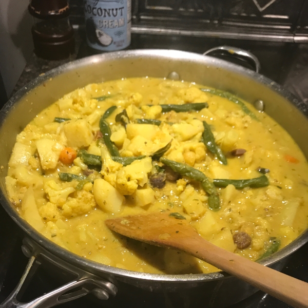 Vegan Indian Curry with Cauliflower and Lentils