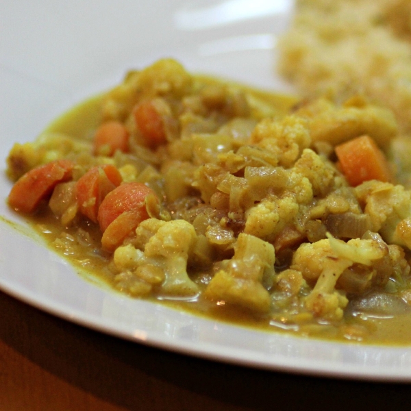 Vegan Indian Curry with Cauliflower and Lentils