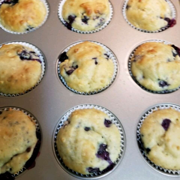 Get-Up-and-Go Muffins with Greek Yogurt, Oatmeal, and Blueberries