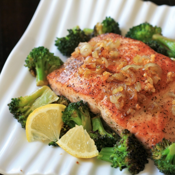 Steamed Salmon with Broccoli and Shallots