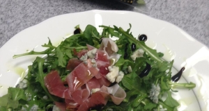 Arugula Salad with Prosciutto, Blue Cheese, and Pear