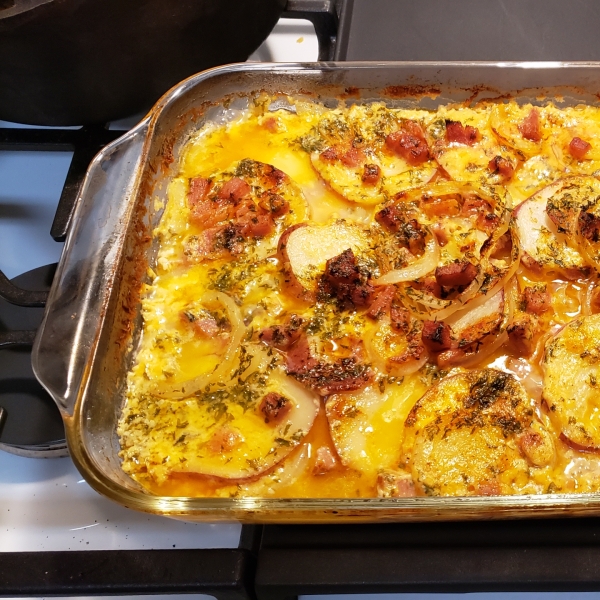 Cheesy Scalloped Potatoes with Ham